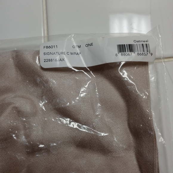 NWT Coach Signature Canvas Wrap in Oatmeal - Picture 4 of 6